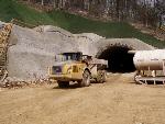 pravý tunel, dumper Volvo 